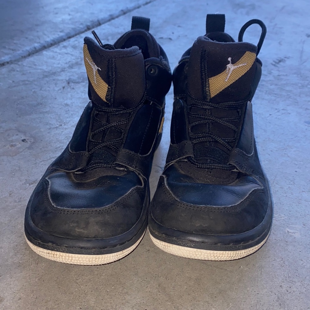 Boys Jordan Fadeaway 'Black Metallic Gold🌵5.5y